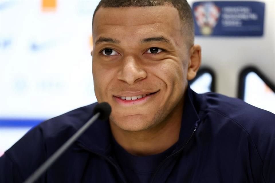 Mbappé regresa a Francia tras seis meses de ausencia.