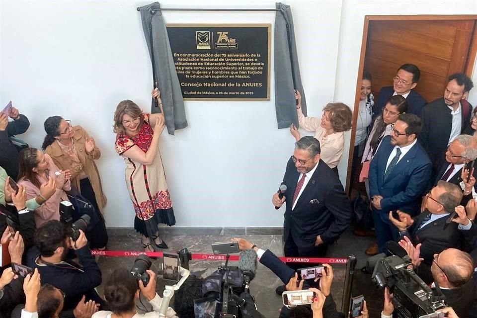 La Secretaria Ruiz estuvo en la celebración de los 75 años de la ANUIES.