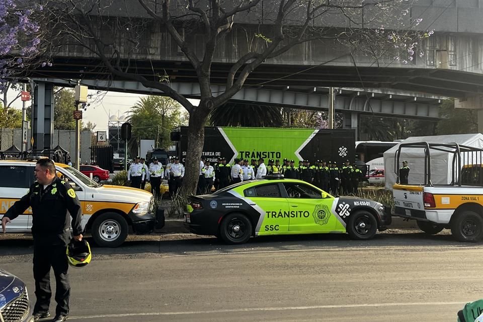 Unas 43 unidades, 10 motocicletas, nueve grúas, dos drones, un autobús y un helicóptero resguardaron las inmediaciones del estadio.