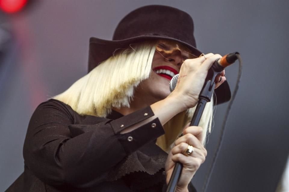 La cantautora australiana nominada al Grammy, cuyo nombre legal es Sia Furler, presentó la petición ante el Tribunal Superior de Los Ángeles.