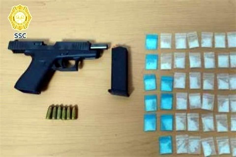 Los detenidos tenían un arma, balas, un cartucho y dosis de droga.