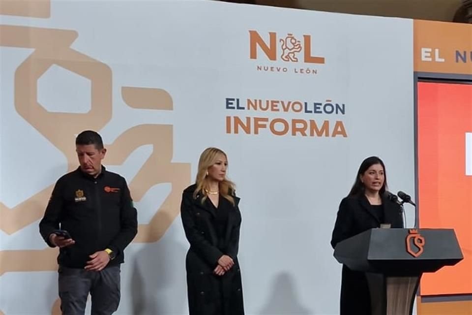 Armandina Valdez, directora de la Agencia de Calidad del Aire; Alma Rosa Marroquín, Secretaria de Salud, y Erik Cavazos, titular de Protección Civil.