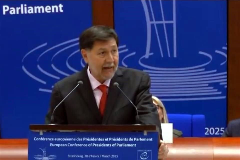 El senador Fernández Noroña en su mensaje en la Conferencia Europea de Presidentes de Parlamentos.