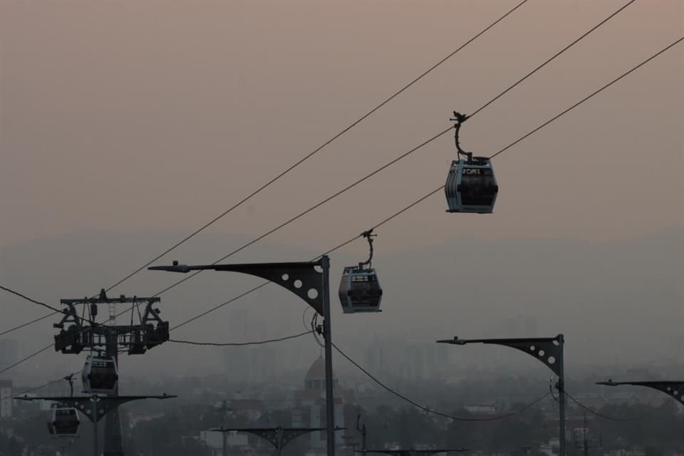 En toda la Capital existen concentraciones marcadas en rojo de muy mala calidad del aire desde las 10:00 horas.