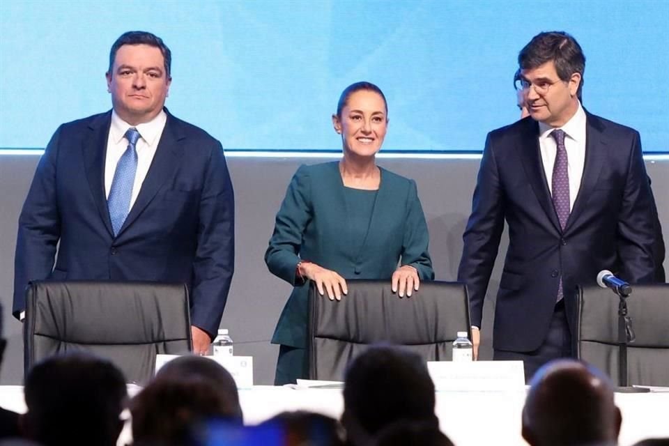 La Presidenta Claudia Sheinbaum arribó a Cintermex para participar en la Asamblea Anual de la Caintra.