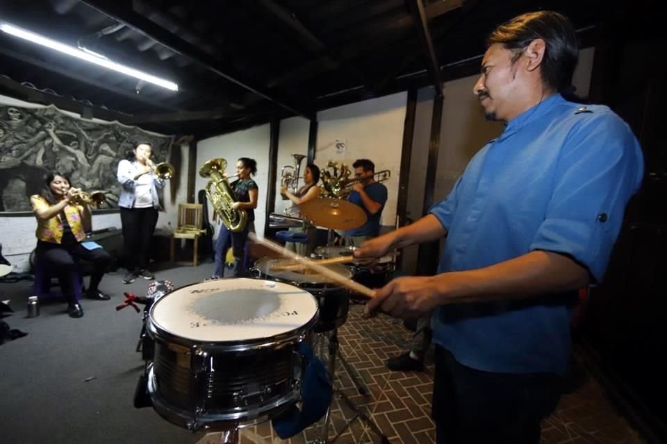 Mixanteña de Santa Cecilia recupera las músicas de las zonas de la Costa-Montaña, Costa Chica de Guerrero y Costa de Oaxaca.