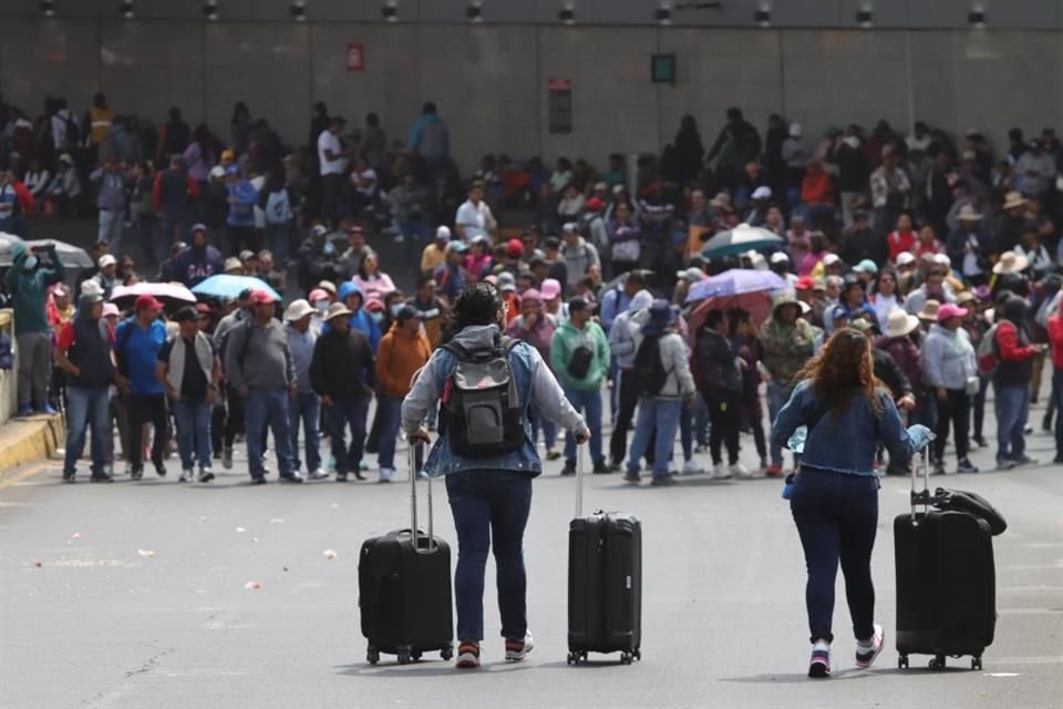 Mediante bloqueos, maestros de CNTE desquiciaron la movilidad en CDMX para exigir un régimen laboral como ningún otro trabajador en el País.