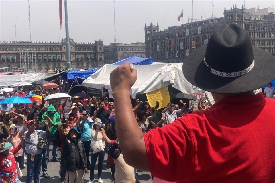 La CNTE amagó con irse a paro indefinido de labores y con una 'movilización general del pueblo' si el Gobierno no cumple todas sus demandas.