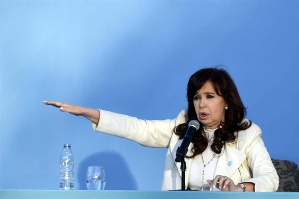 EU sancionó a la ex Presidenta argentina Cristina Fernández de Kirchner y le prohíbe la entrada al país por corrupción en su Gobierno.