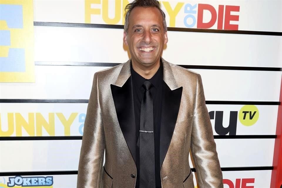 El comediante Joe Gatto negó las acusaciones de agresión sexual que realizó una mujer en redes sociales.