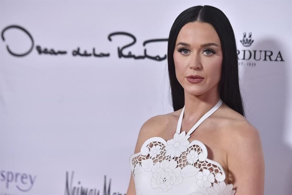 Katy Perry podría cancelar fechas de su gira 'Lifetimes' por bajas ventas de entradas, especialmente en Europa y América del Norte.