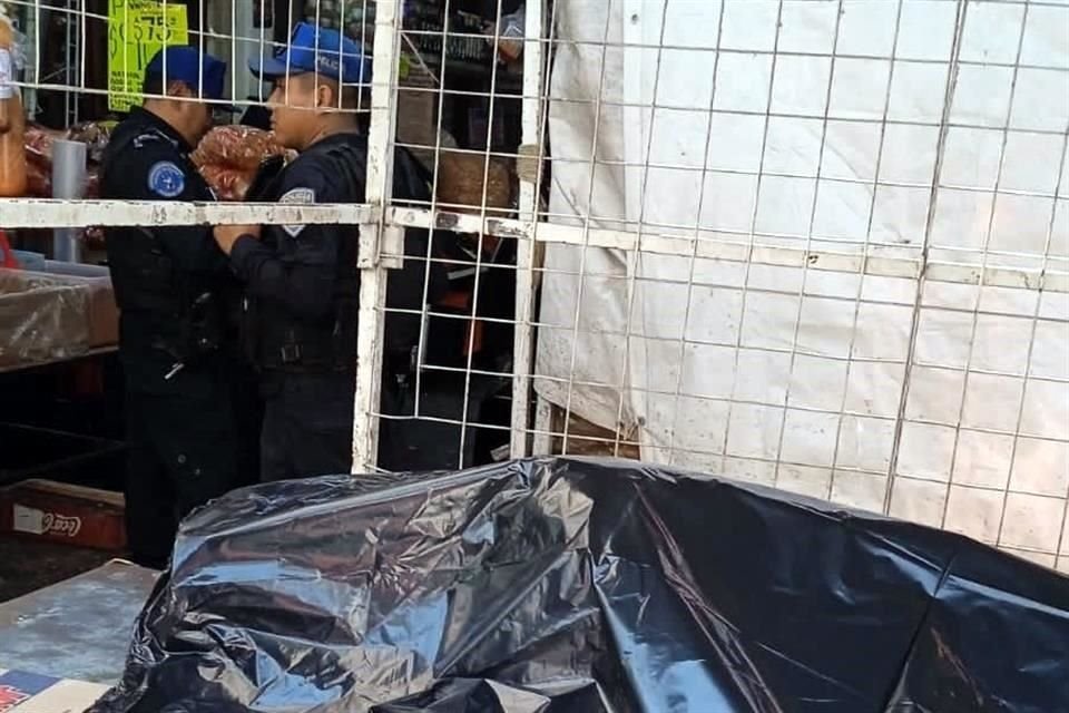 Vecinos notaron que el hombre tenía una herida en la cabeza y restos de sangre.