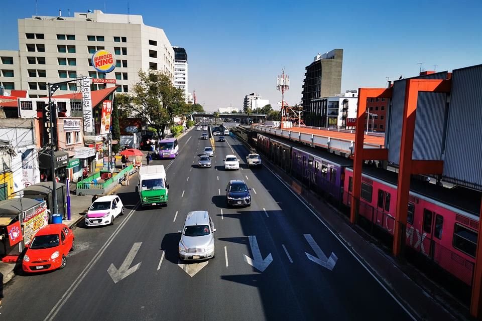 Especialistas han cuestionado el proyecto pues aseguran que se privilegia a los autos y se obliga a peatones y ciclistas a circular en un segundo piso.