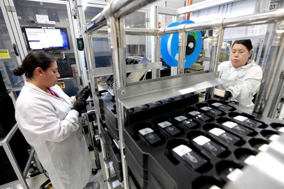 Jorge Sales, abogado laboral, detalló que, según la ley laboral, las primeras 9 horas extras se deben pagar al doble y las posteriores se pagan al triple, mientras que el promedio mundial, estas se pagan a 1.3 veces.