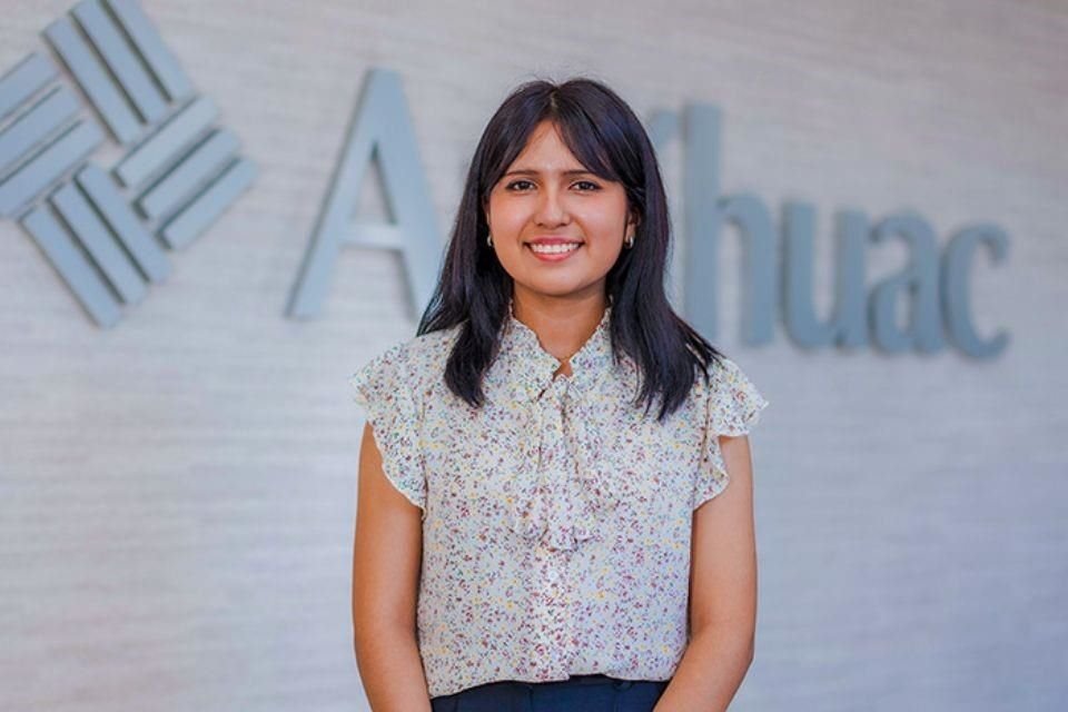 Ángela Olazarán, ganadora del Global Student Prize 2024, motiva a niñas y jóvenes a seguir carreras científicas y tecnológicas.