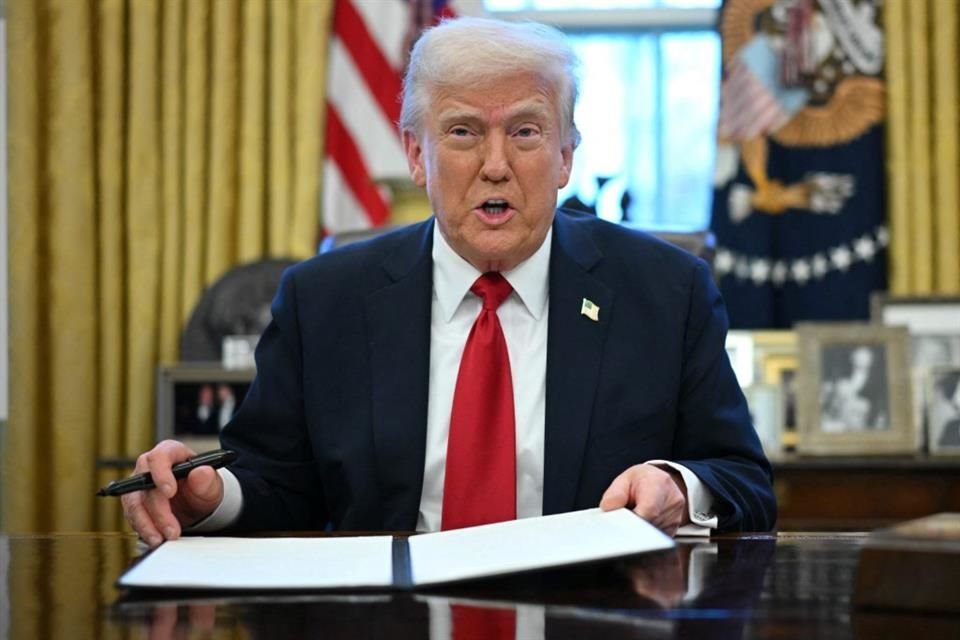 El Presidente Donald Trump firmó orden para imponer aranceles a los autos importados.