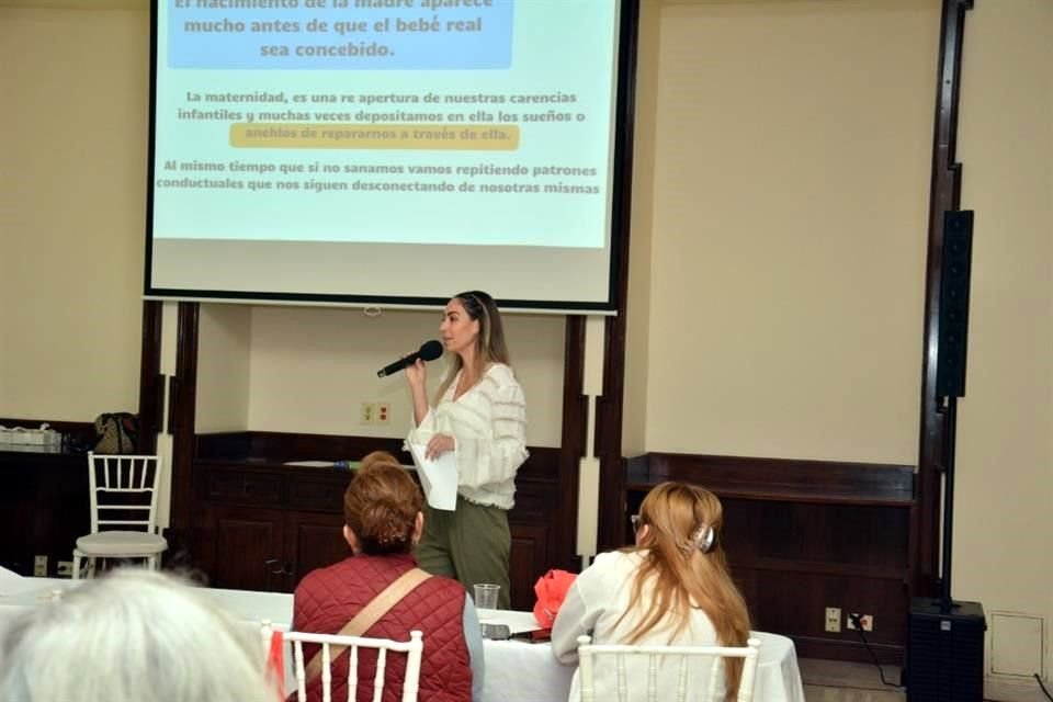 Durante su conferencia en Zona Wellness, Fer compartió que pedir ayuda no significa fracasar como madre.