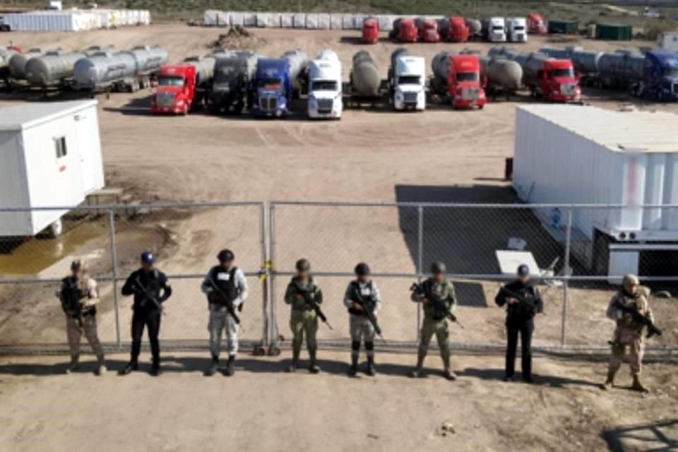 En un predio fueron hallados contenedores, tractocamiones, remolques y motobombas.