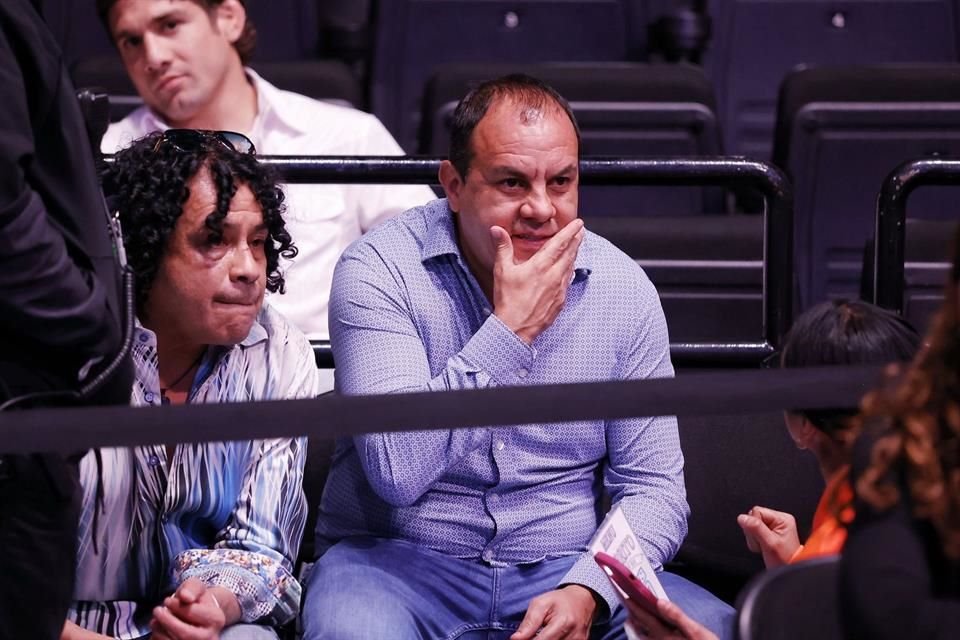 El diputado Cuauhtémoc Blanco, denunciado por intento de violación, acudió a la UFC, mientras mujeres protestaron para exigir su desafuero.