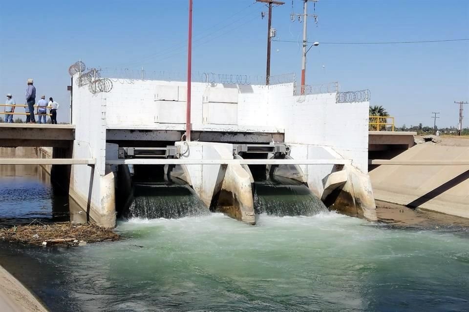 Conagua informó que programa de tecnificación de riego se focalizará este año en 13 distritos estratégicos cercanos a centros urbanos que registran insuficiencia de agua para consumo humano.