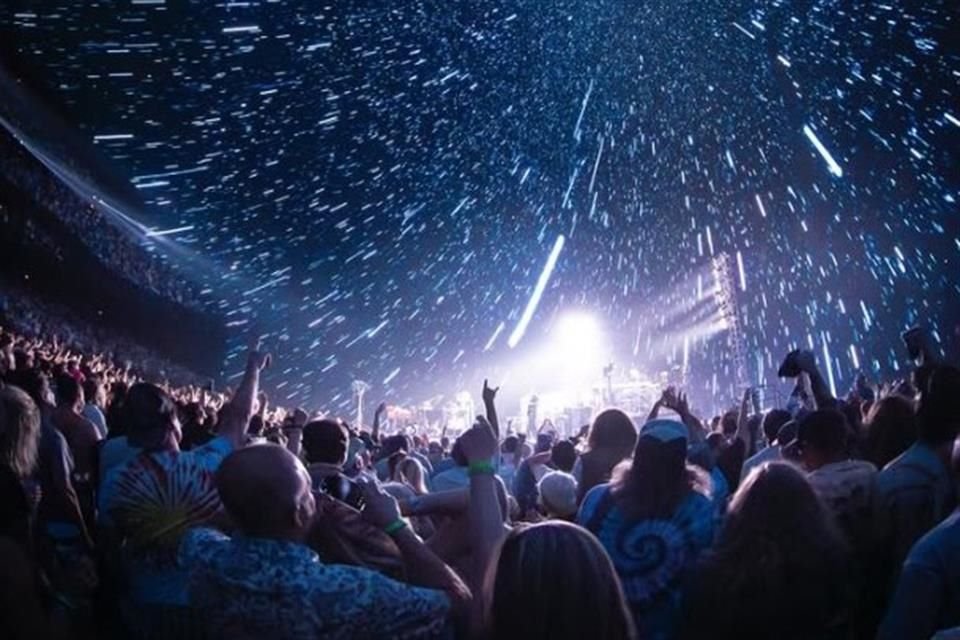 A la par del proyecto, también se planea el título 'Desde el Filo (From The Edge)', siendo este último descrito como 'una mirada al mundo de los atletas en deportes extremos'.