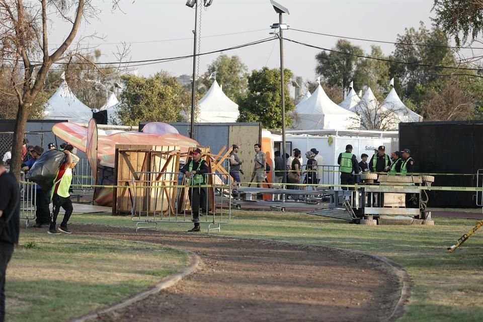 Una estructura metálica colapsó por el viento en el Festival Ceremonia, en el Parque Bicentenario; tres personas resultaron heridas.