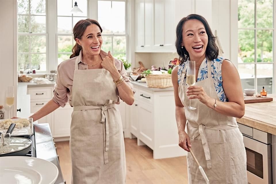 Meghan Markle disfruta combinar trabajo, familia y cocina en su serie de Netflix, mostrando su vida cotidiana y nuevos proyectos.