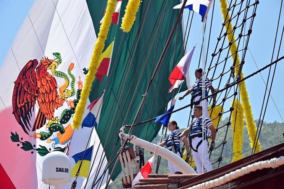 En esta travesía viajarán también 6 capitanes, 36 oficiales, y de los 267 tripulantes, 64 elementos son mujeres, la mayor cantidad de mujeres que han estado a bordo del 'Cuauhtémoc'.