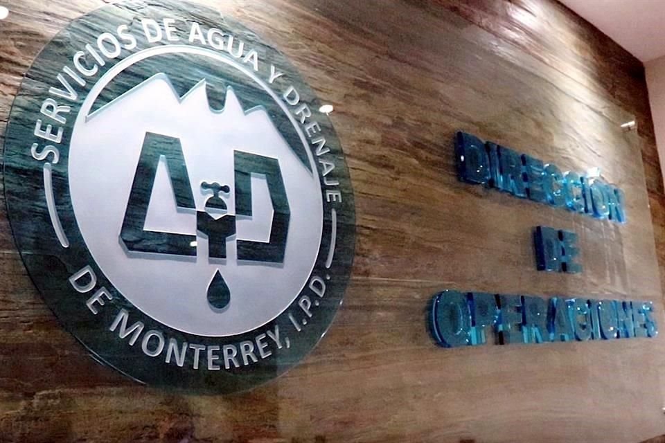  Agua y Drenaje, encabezada por Juan Ignacio Barragán, contrató un financiamiento de 5 mil 394.7 millones de pesos por el que terminará pagando 14 mil 999.9 millones. 