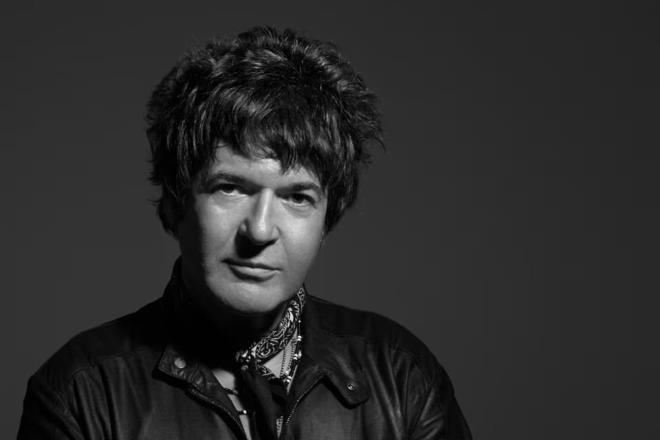 Nacido en Nueva Jersey, Burke se unió a Blondie en 1975, poco después de que Debbie Harry y Chris Stein fundaran la banda creadora de éxitos como 'Heart of Glass'.