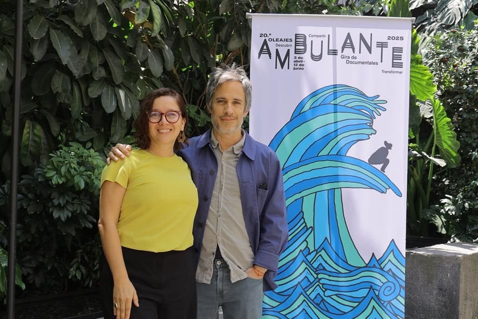Itzel Martínez y Gael García Bernal.