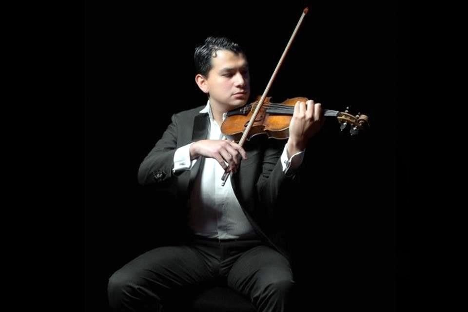 El violinista Felipe Bermúdez es egresado de la Orquesta Escuela Carlos Chávez.