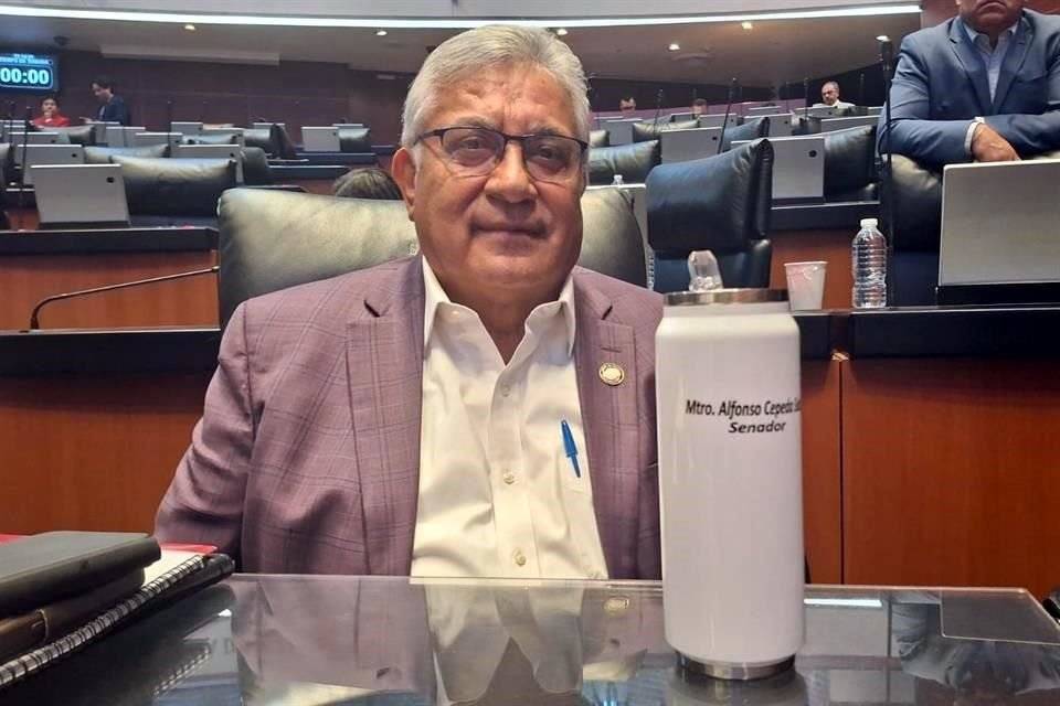 El senador Alfonso Cepeda, líder del SNTE.