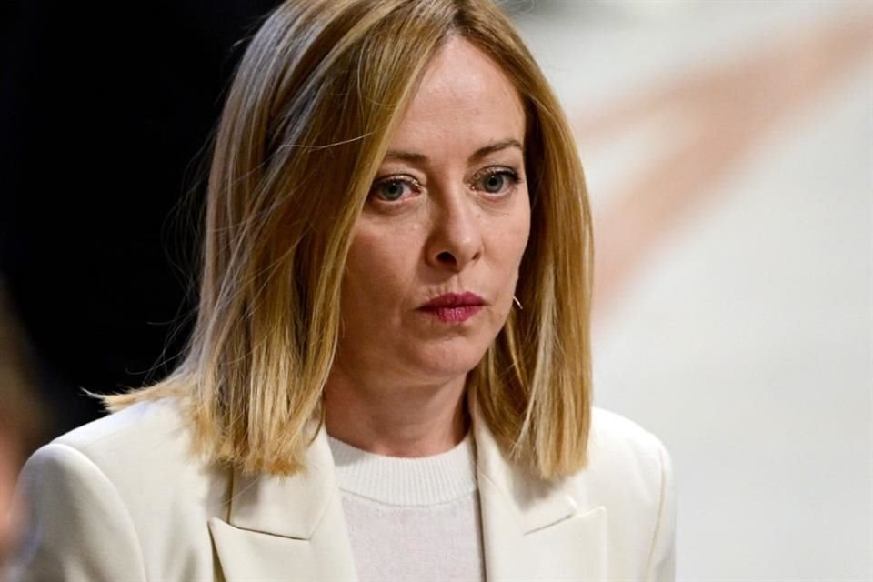 La Primera Ministra Giorgia Meloni durante una misa en la Basílica de San Pedro, el 2 de abril del 2025.