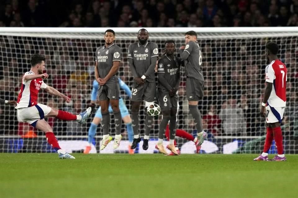 Declan Rice logró doblete, ambos de tiros libres.