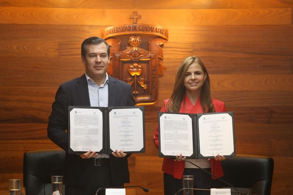 Ante la falta de transporte que afecta a alumnos del CUCBA, la Setran firmó convenio con la UdeG, comprometiéndose a extender rutas.