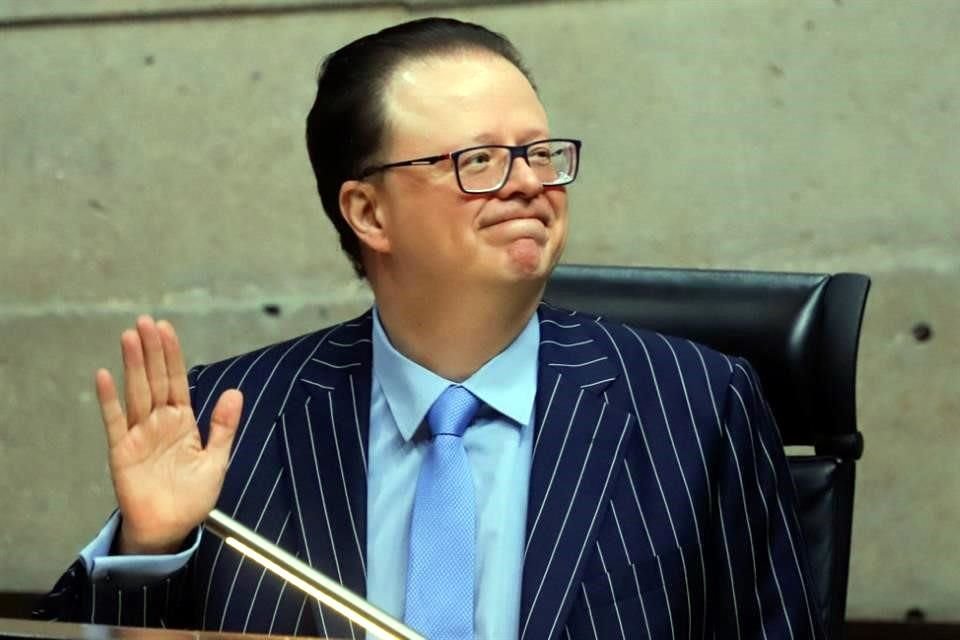 El Magistrado Felipe de la Mata es el autor del proyecto que validaría la promoción de la elección por parte de servidores públicos. Imagen de archivo en sesión del Tribunal Electoral.