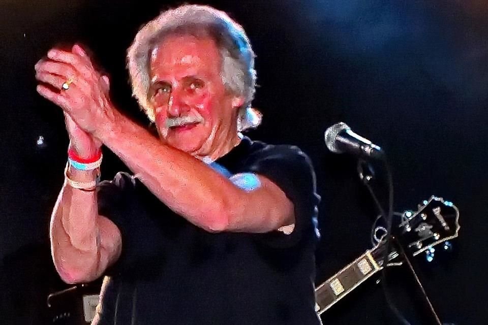 Tras dos años con la banda, Best fue despedido por el mánager Brian Epstein, quien lo sustituyó por Ringo Starr.