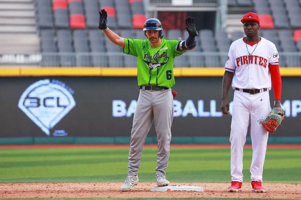En un juego de volteretas, Kane County Cougars de EU se quedó con la victoria por 16-14 frente a los Piratas de Santa María de Curazao.