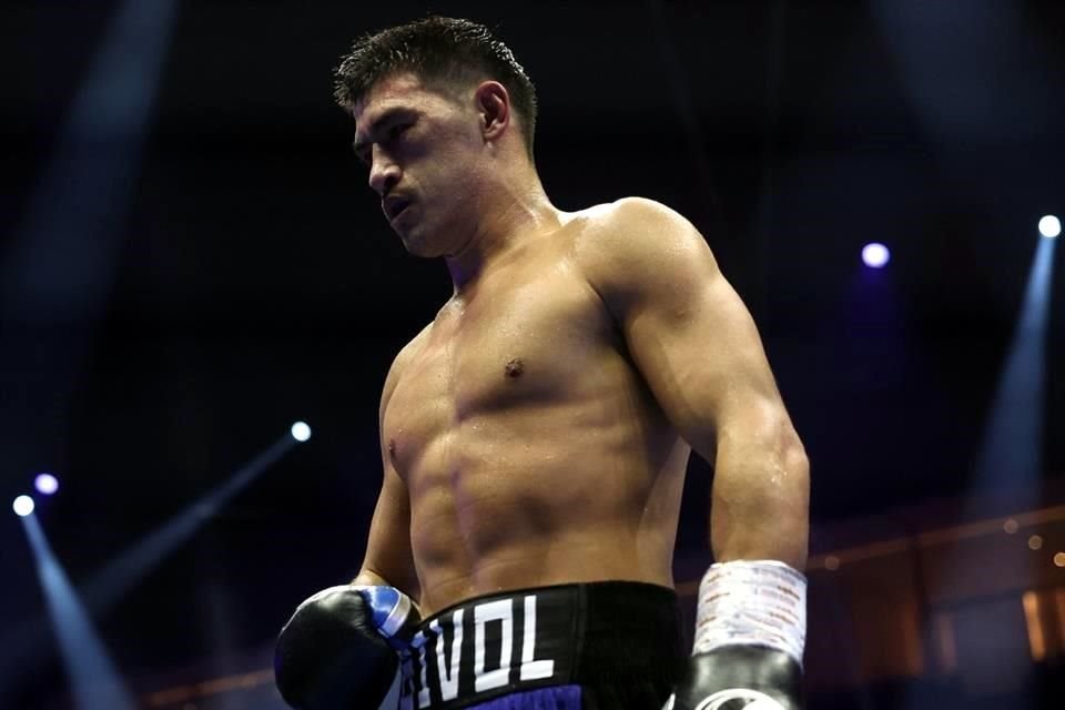 Dmitry Bivol parece más interesado en completar la trilogía contra Beterbiev.