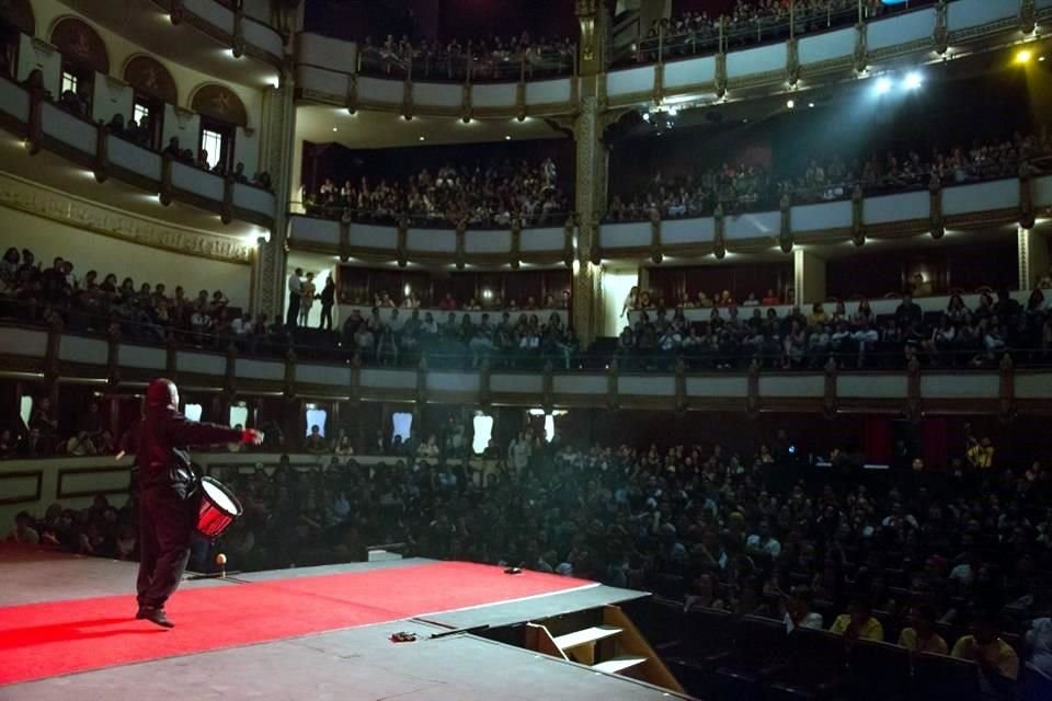 La Compañía presentó en el Teatro de la Ciudad 'Ricardo III', de Shakespeare, un montaje que fue reconocido por la Academia Metropolitana de Teatro. 