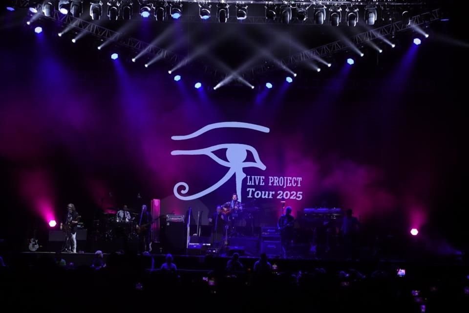 El espectáculo del Alan Parsons Live Project 2025 trajo al músico con una carretada de piezas obligadas de su carrera como 'Don't Answer Me', 'The Raven' y 'La Sagrada Familia'.