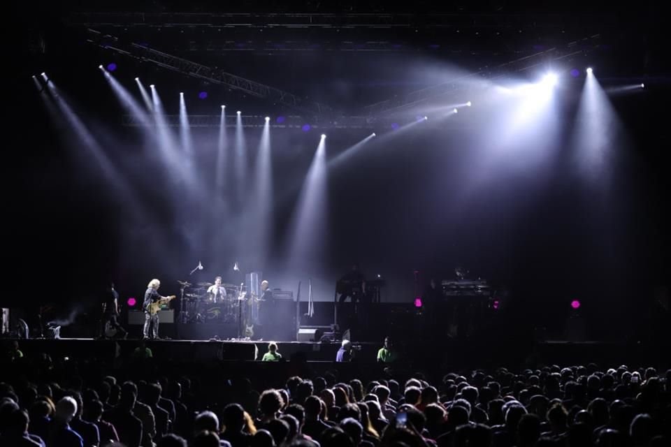 A diferencia de los conciertos de la actualidad, fueron muy pocos los asistentes que tomaron video o saturaron las redes con transmisiónnes en directo.