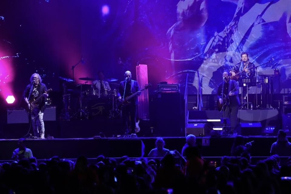Antes del intermedio de veinte minutos para la banda formada en Inglaterra, se dio un momento muy curioso ya que cantaron 'Don't Let It Show', uno de sus clásicos.