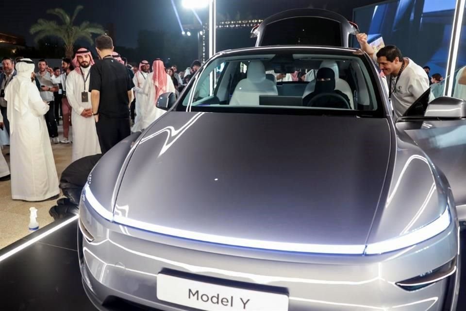 Tesla debutó hoy sus ventas en el mercado de Arabia Saudita.