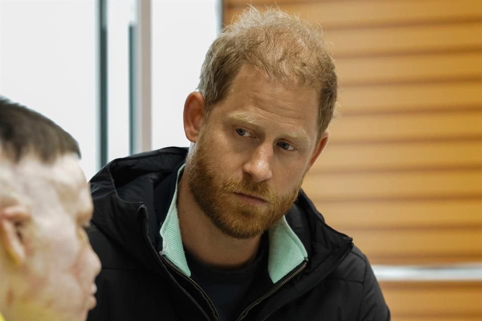El Príncipe Enrique visitó en secreto Ucrania y se reunió con veteranos heridos como parte de su labor con la Fundación Invictus.