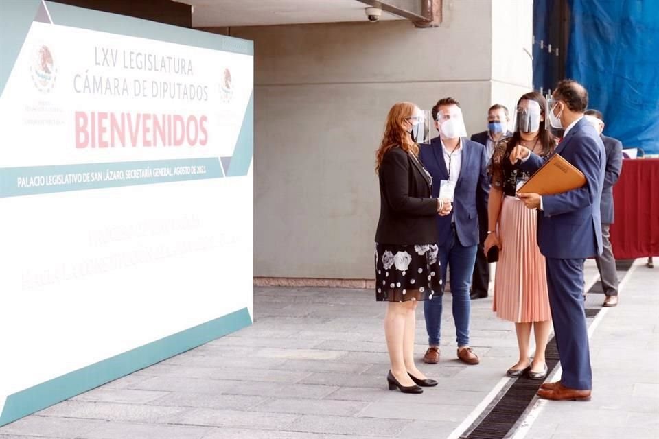 Los diputados del PVEM de mayoría relativa también llegaron temprano al recinto legislativo.