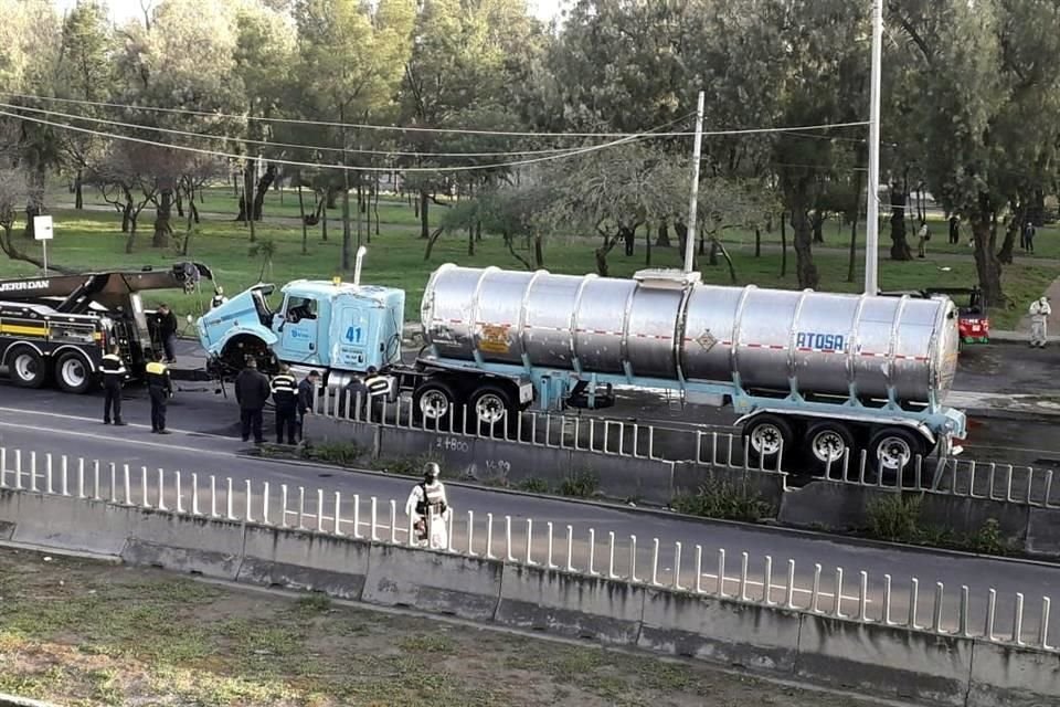 Pese al percance, el conductor solo resultó con golpes leves en el cuerpo y no se registraron lesionados.