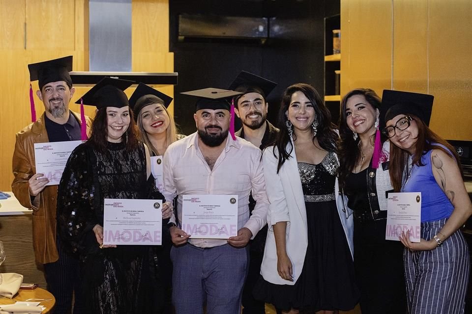 Instituto de moda y empresa presenta a sus graduados
