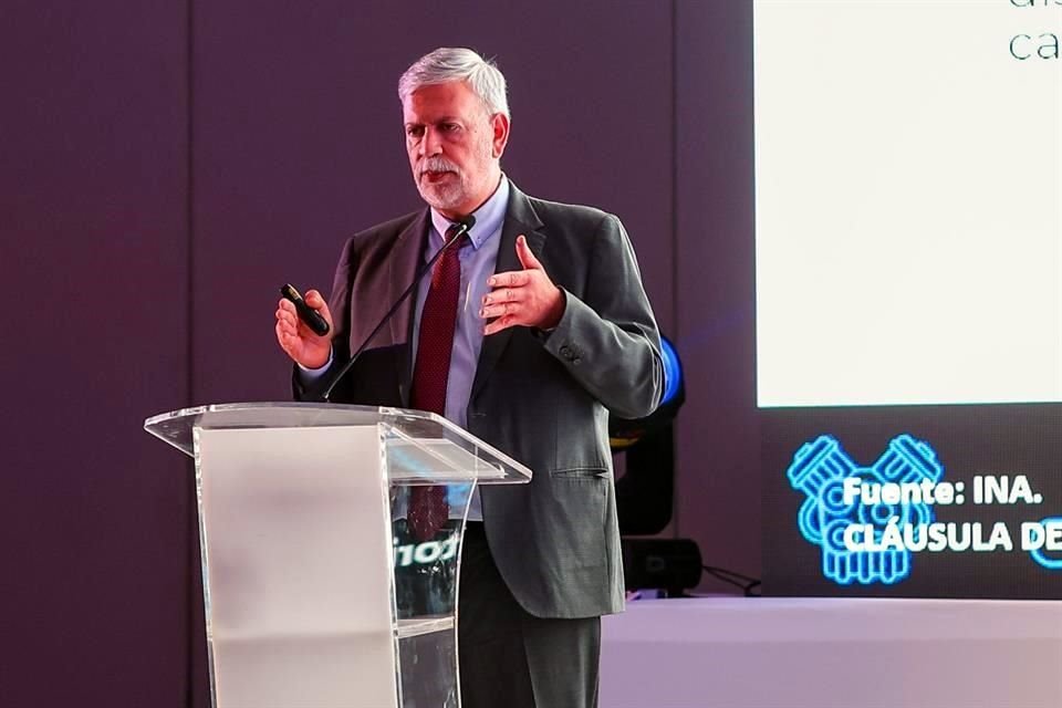 Francisco González Díaz, presidente de la Industria Nacional de Autopartes (INA).